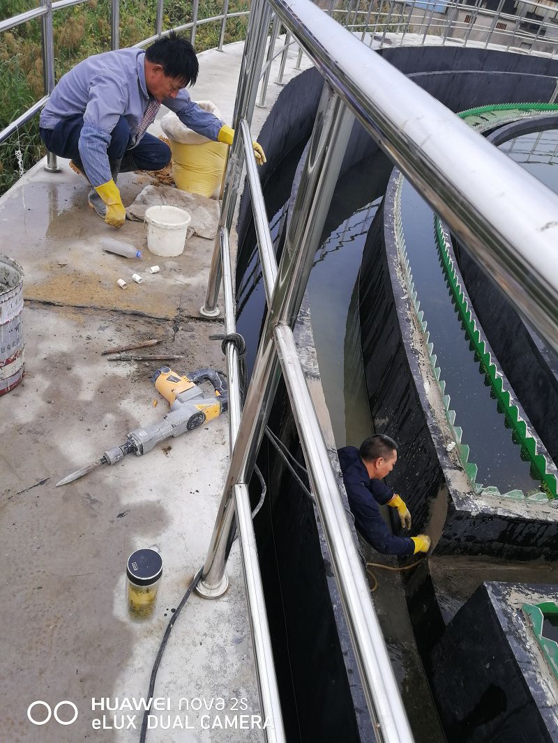 污水二沉池堵漏 (2).jpg